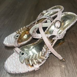 Liang Li Yi Xian Bedazzled Koi Fish Wedge: FREE SHIPPING! GREAT CONDITION!